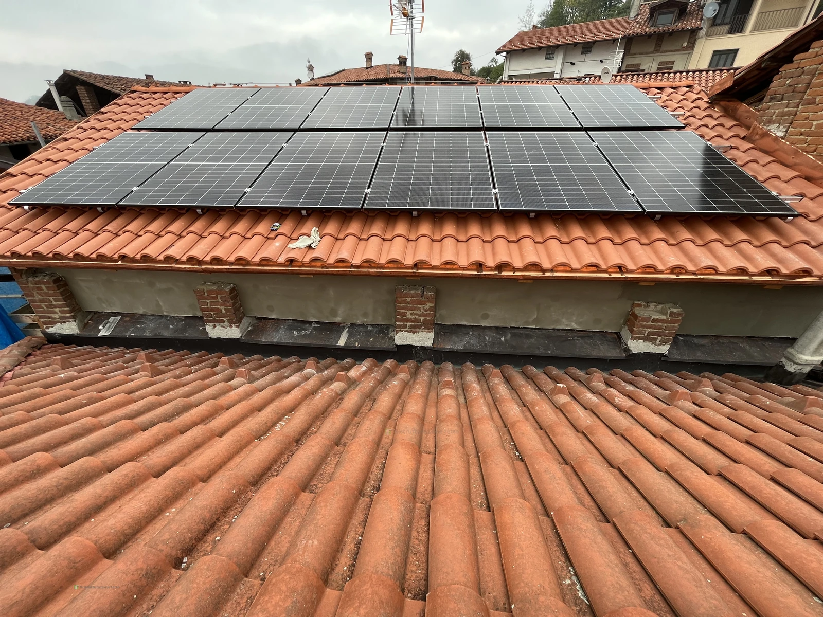 Copertura completata vista frontalmente a Cuceglio
